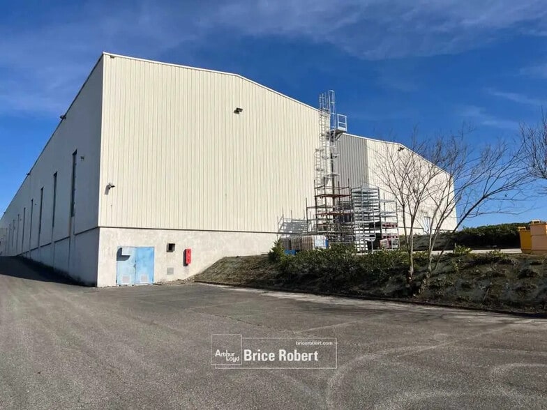 Local d'activités dans Jassans-Riottier à vendre - Photo de l’immeuble – Image 2 sur 5
