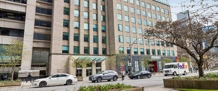 375 University Ave, Toronto, ON à louer Photo de l’immeuble– Image 2 sur 5