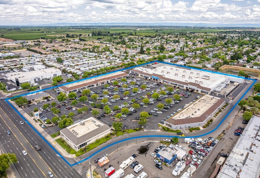 3848 McHenry Ave, Modesto, CA à louer - Photo de l’immeuble – Image 3 sur 5