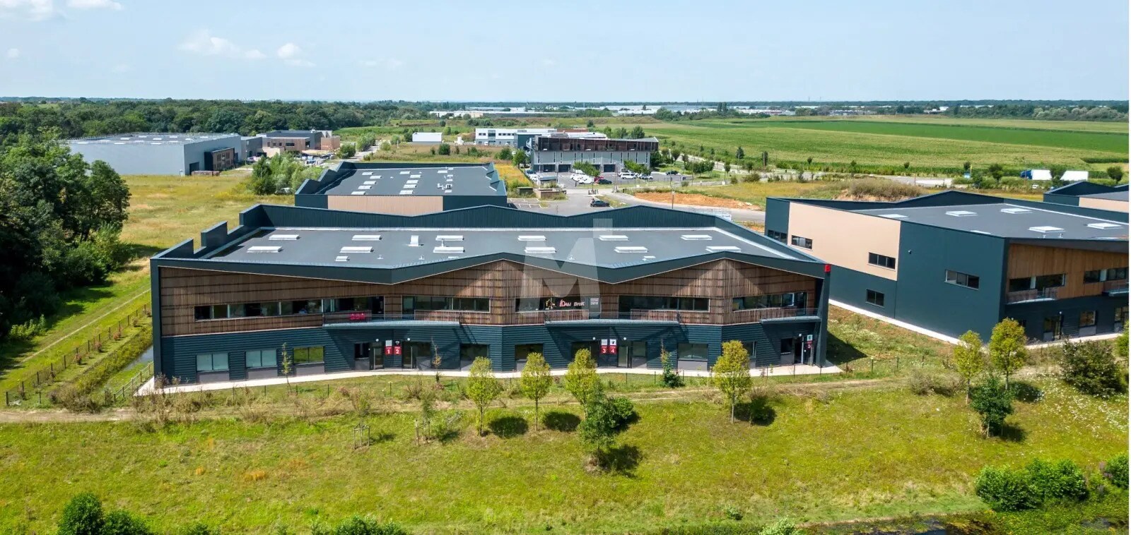 Local d'activités dans Moissy-Cramayel à vendre Photo de l’immeuble– Image 1 sur 7