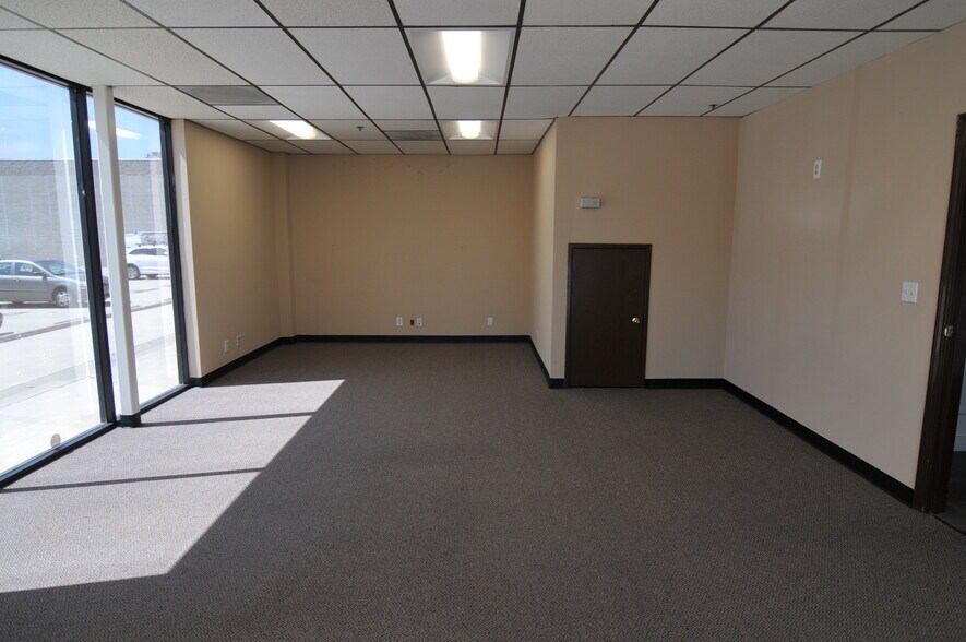 9301 Jordan Ave, Chatsworth, CA à louer - Photo de l’immeuble – Image 2 sur 8