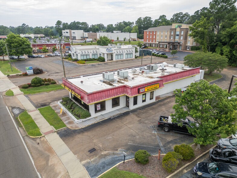102 Highway 12 W, Starkville, MS à louer - Photo de l’immeuble – Image 1 sur 13