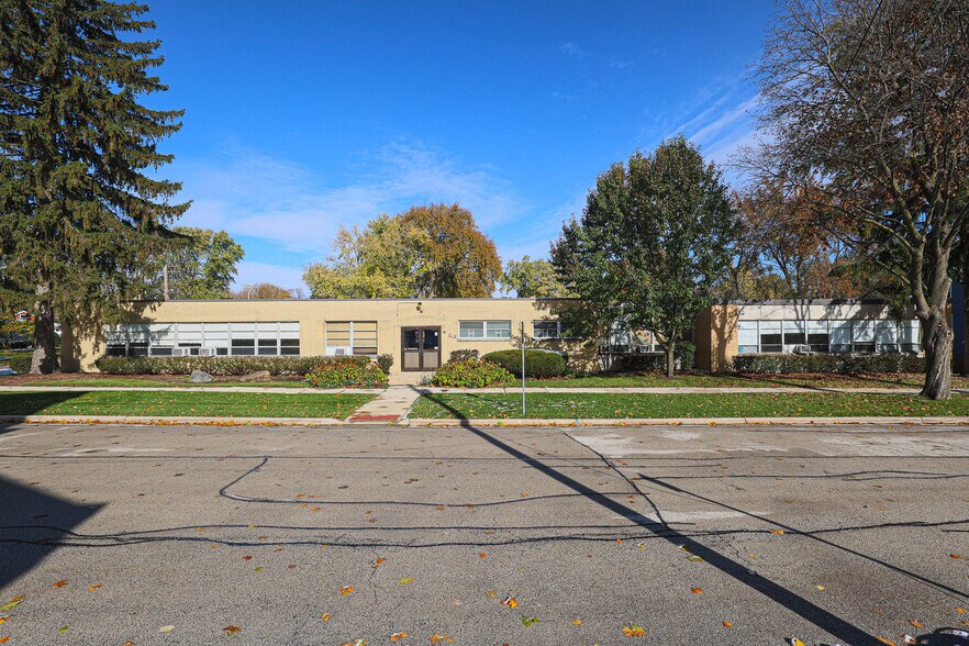 331 George St, West Chicago, IL à vendre - Photo principale – Image 1 sur 52