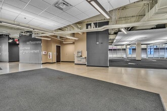 215 Riverfront Ter, Eau Claire, WI à louer Photo intérieure– Image 2 sur 8