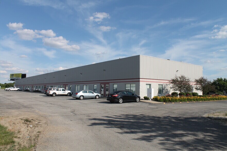 5333 Commerce Square Dr, Indianapolis, IN à louer - Photo de l’immeuble – Image 3 sur 6