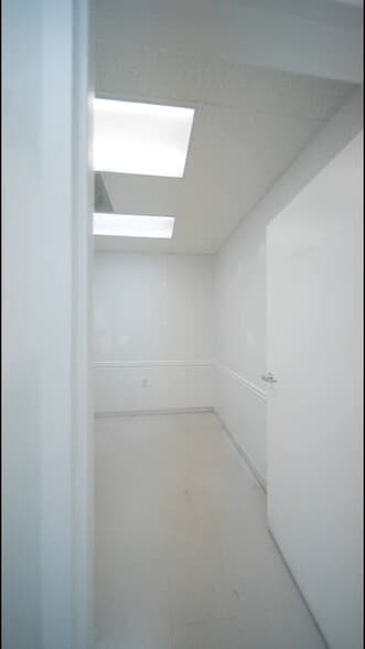 2901 NW 17th Ave, Miami, FL à vendre - Vidéo sur l’annonce professionnelle – Image 2 sur 75