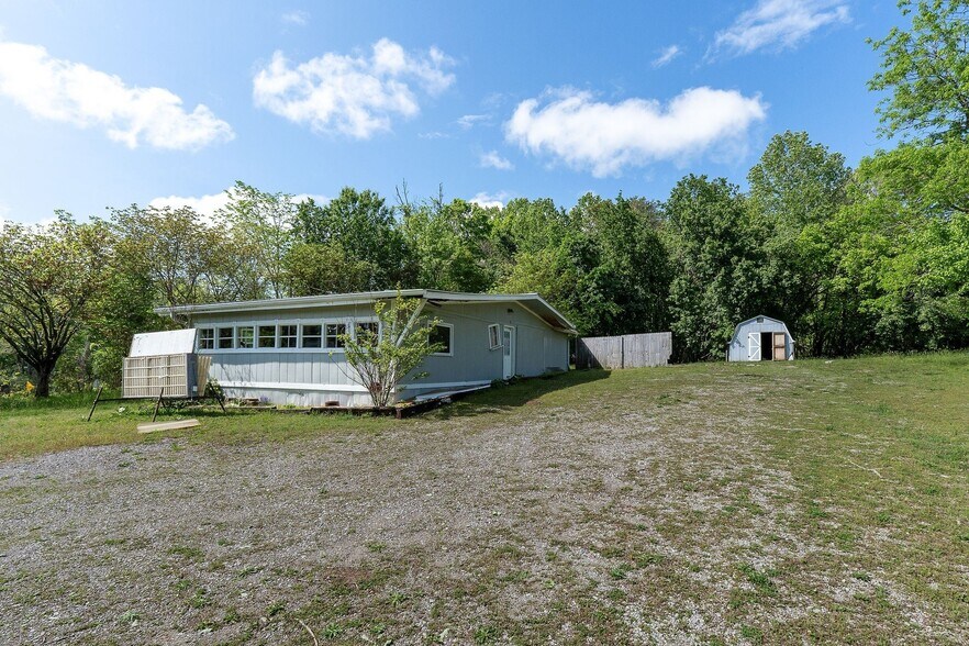 11716 McMinnville Hwy, Walling, TN à vendre - Photo de l’immeuble – Image 2 sur 8