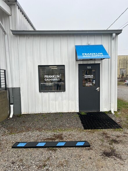 120 Confederate Dr, Franklin, TN à louer - Photo de l’immeuble – Image 3 sur 11