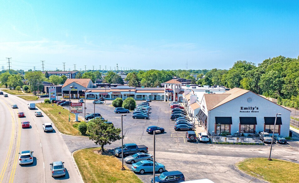 422-484 N Green Bay Rd, Waukegan, IL à louer - Photo principale – Image 1 sur 1