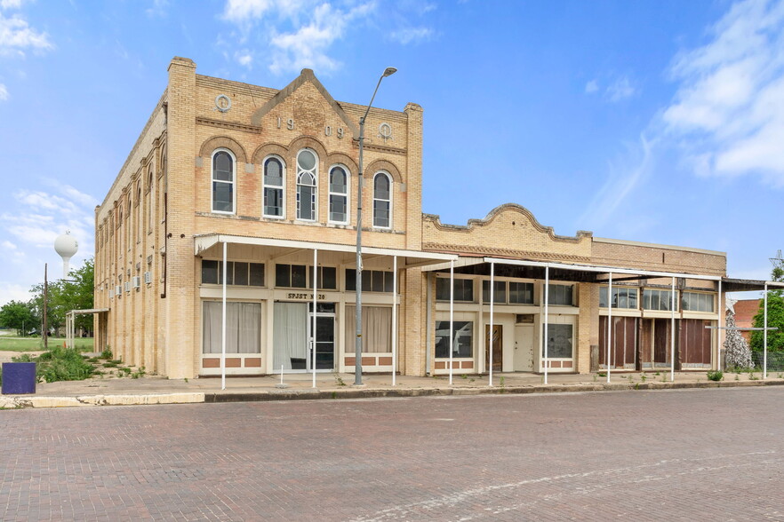 112 W Davilla St, Granger, TX à vendre - Photo de l’immeuble – Image 2 sur 14