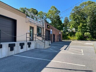 Plus de détails pour 35 Monmouth Ct, East Northport, NY - Industriel/Logistique à louer