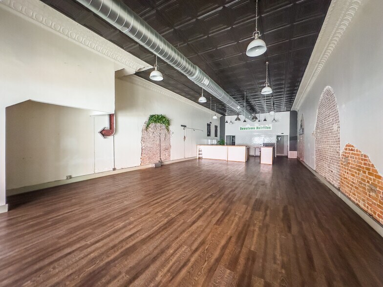 122 E Choctaw Ave, Mcalester, OK à louer - Photo de l’immeuble – Image 3 sur 7