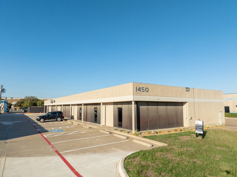 1450 Halsey Way, Carrollton, TX à louer - Photo de l’immeuble – Image 2 sur 6
