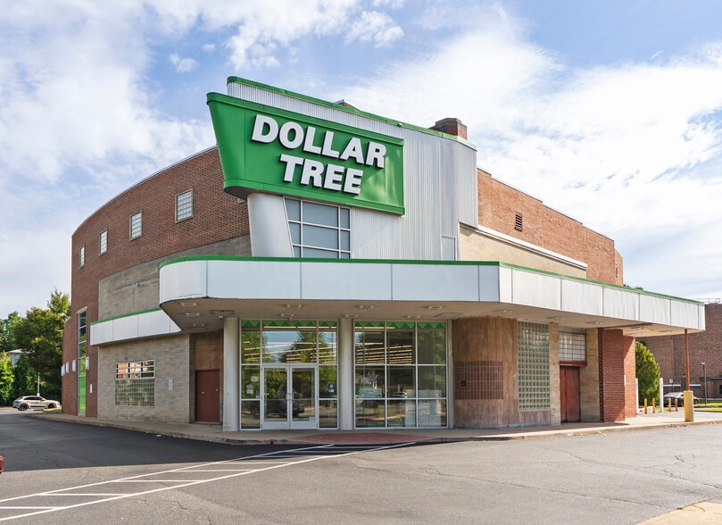 940 Quaker Ln, West Hartford, CT à vendre - Photo de l’immeuble – Image 3 sur 3