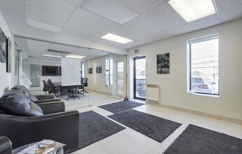 3864-3872 Boul Leman, Laval, QC à louer Photo intérieure– Image 2 sur 4