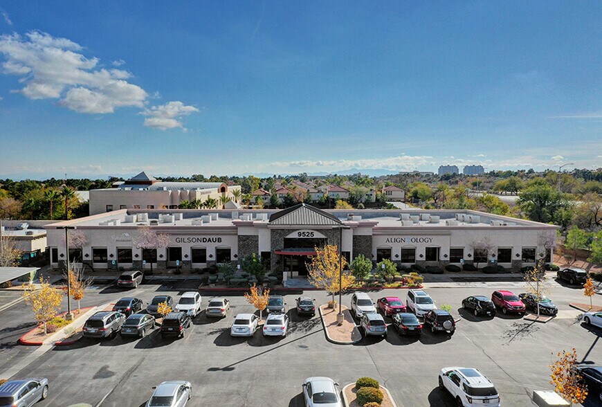 9525 Hillwood Dr, Las Vegas, NV à louer - Photo de l’immeuble – Image 3 sur 18