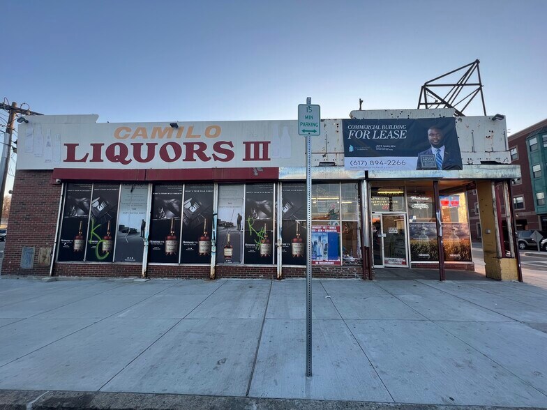 7-11 EDGEWATER Dr, Boston, MA à louer - Photo de l’immeuble – Image 1 sur 3