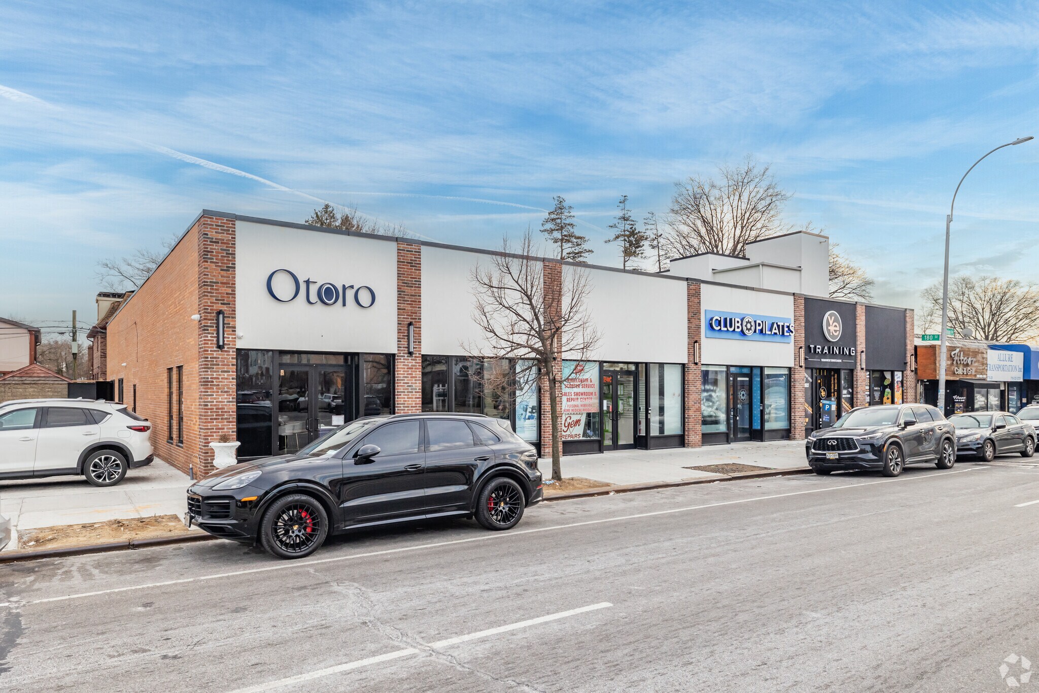 179-24-179-28 Union Tpke, Fresh Meadows, NY à louer Photo principale– Image 1 sur 9