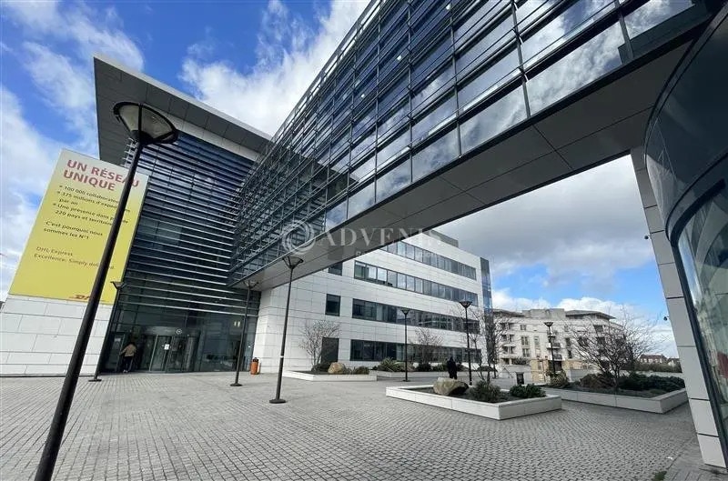 Bureau dans Le Bourget à louer - Photo de l’immeuble – Image 2 sur 12