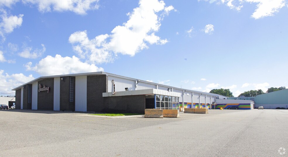 2100 28th St SE, Grand Rapids, MI à louer - Photo principale – Image 3 sur 5