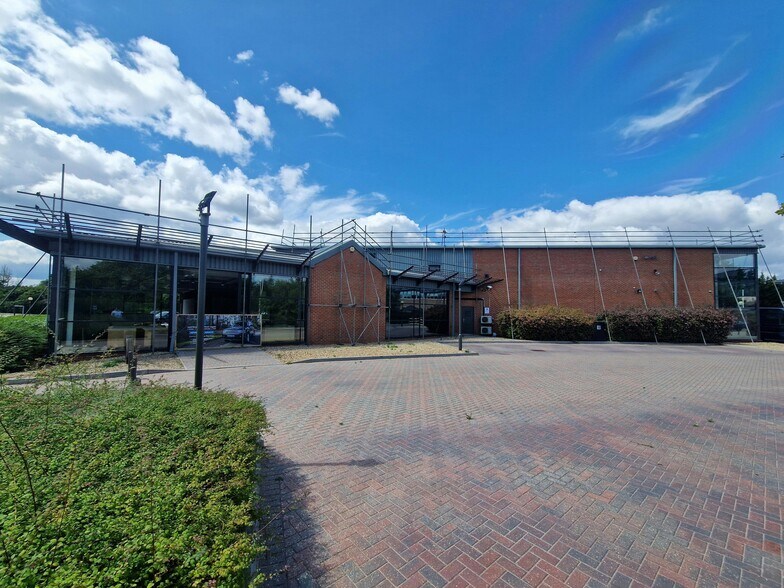 Compass Rd, Portsmouth à louer - Photo de l’immeuble – Image 2 sur 9