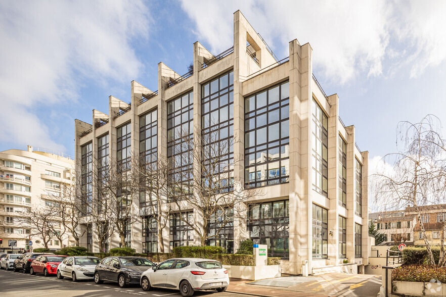 20 Rue Rouget De Lisle, Issy-les-Moulineaux à louer - Photo de l’immeuble – Image 3 sur 4