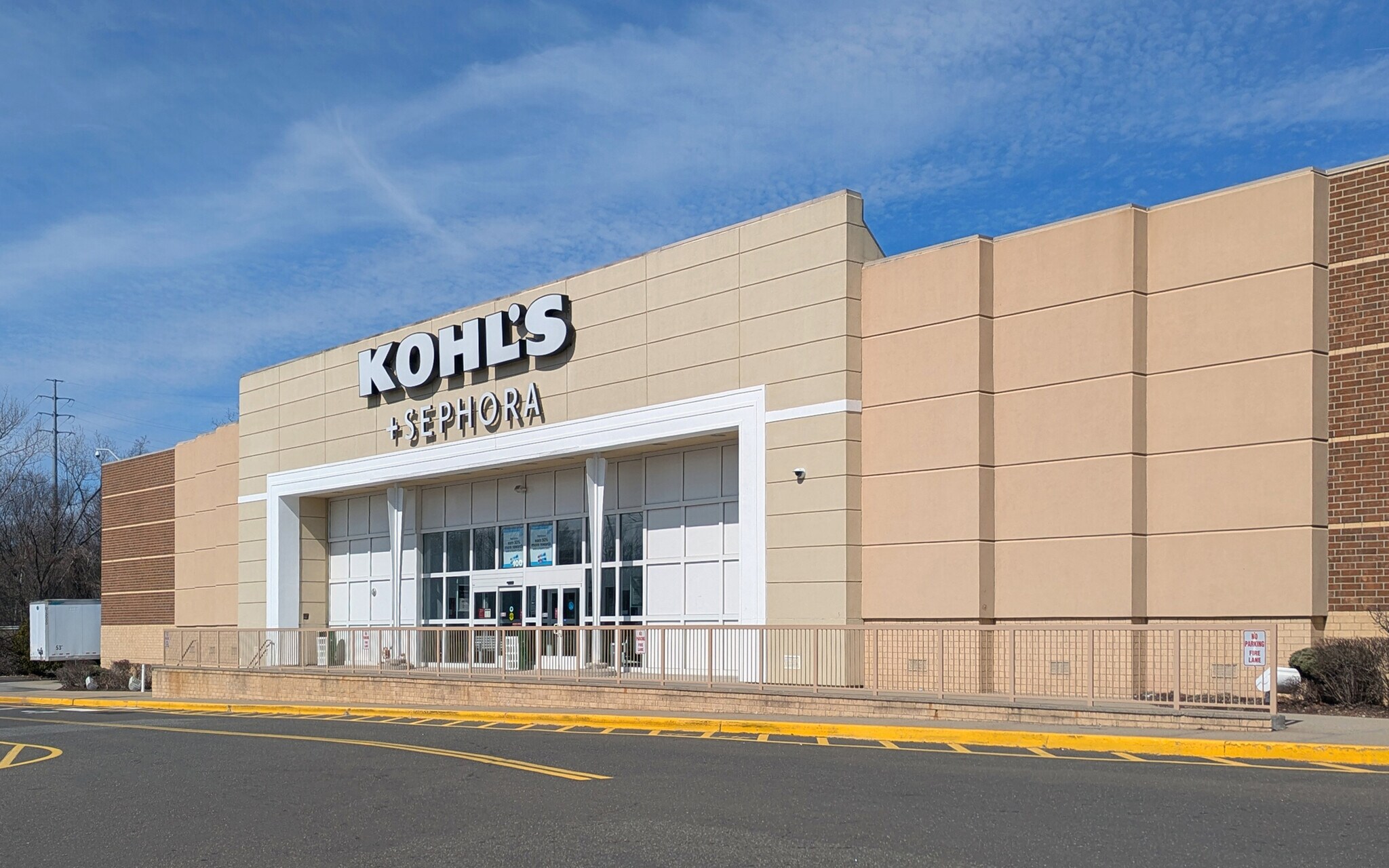 100 Hawley Ln, Trumbull, CT à louer Photo de l’immeuble– Image 1 sur 16