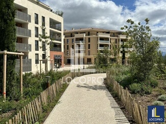 Plus de détails pour Local commercial à louer