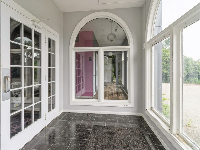 6008 W Lincoln Way, Ames, IA à vendre - Photo de l’immeuble – Image 3 sur 35