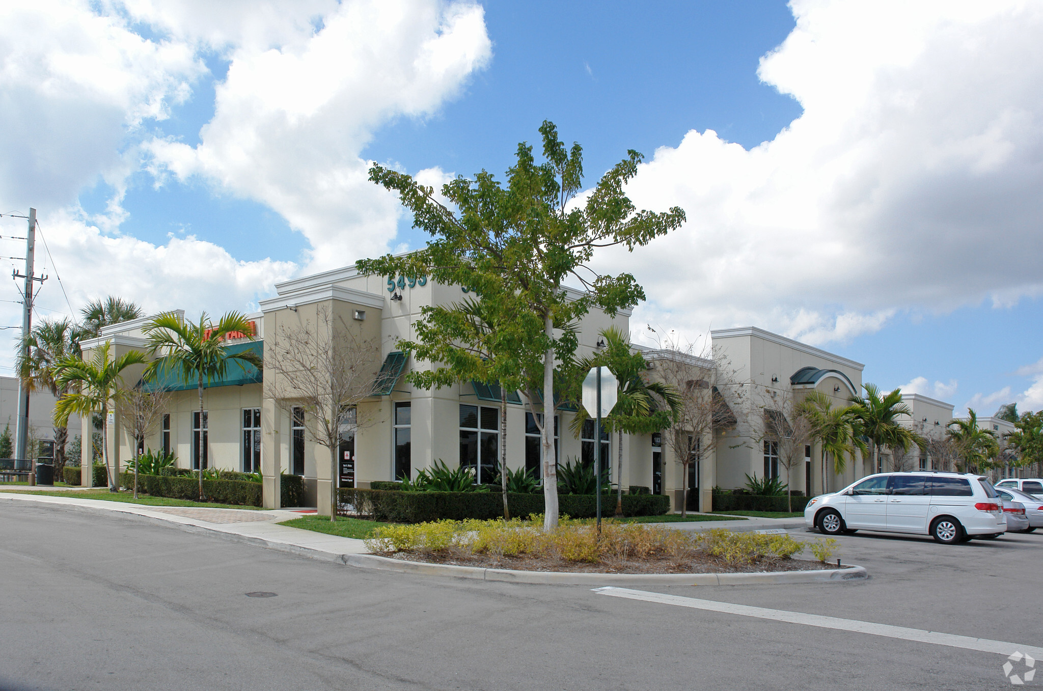 5493 Wiles Rd, Coconut Creek, FL à louer Photo de l’immeuble– Image 1 sur 6