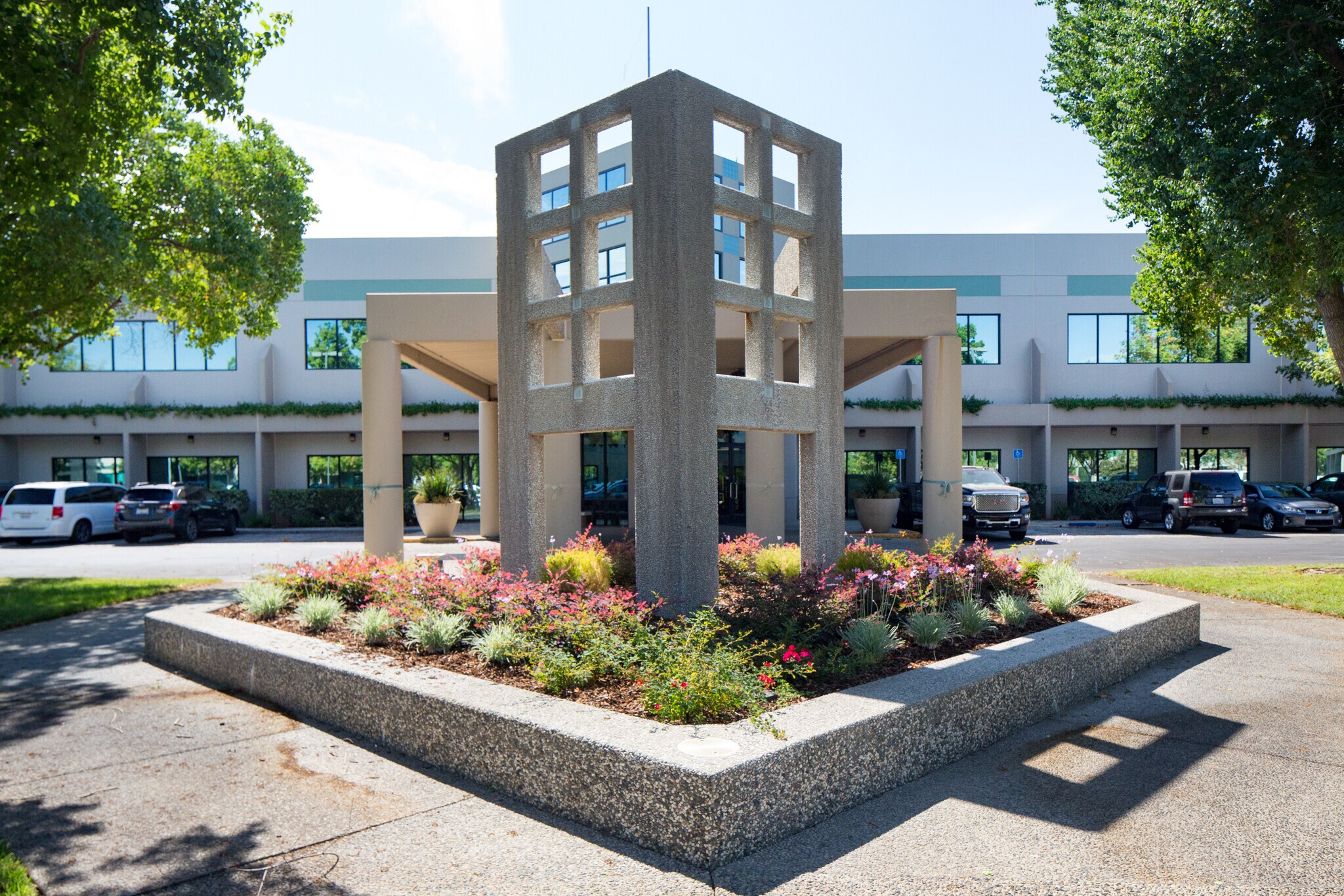 9800 Goethe Rd, Sacramento, CA à louer Photo de l’immeuble– Image 1 sur 7