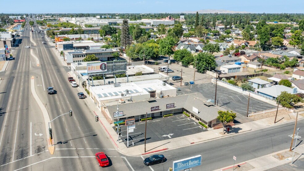 2804 N Blackstone Ave, Fresno, CA à vendre - Photo de l’immeuble – Image 3 sur 9
