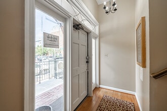 223-225 N Washington St, Alexandria, VA à louer Hall d’entrée– Image 1 sur 29