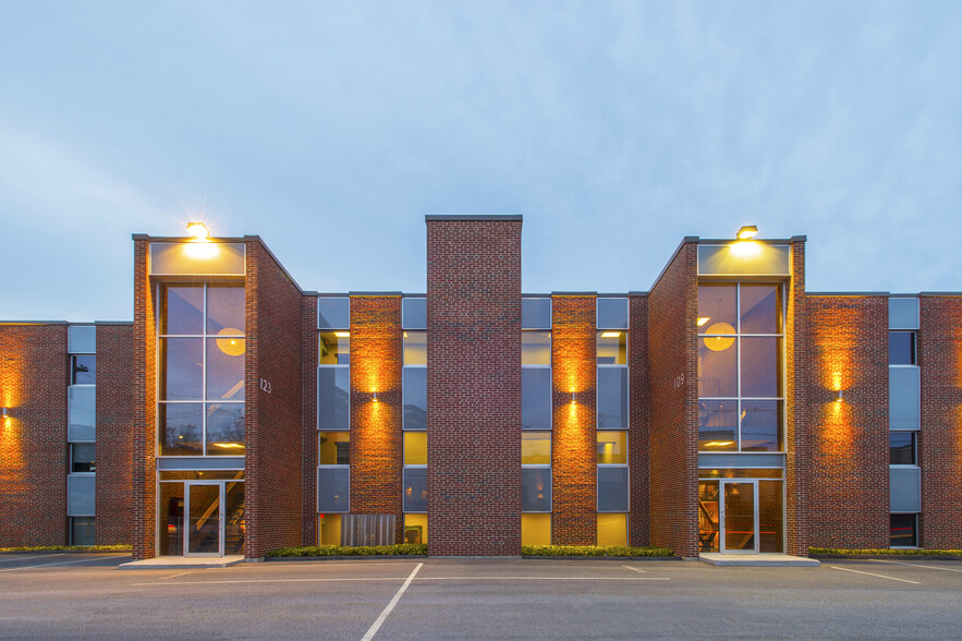 109-123 Highland Ave, Needham, MA à louer - Photo de l’immeuble – Image 1 sur 2