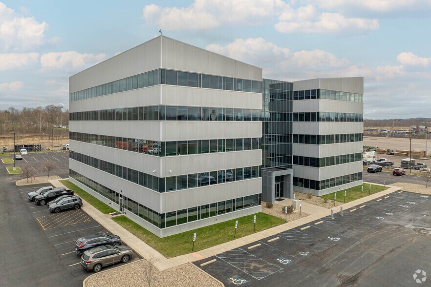 2321 Energy Dr, Louisville, OH à louer - Photo principale – Image 1 sur 14