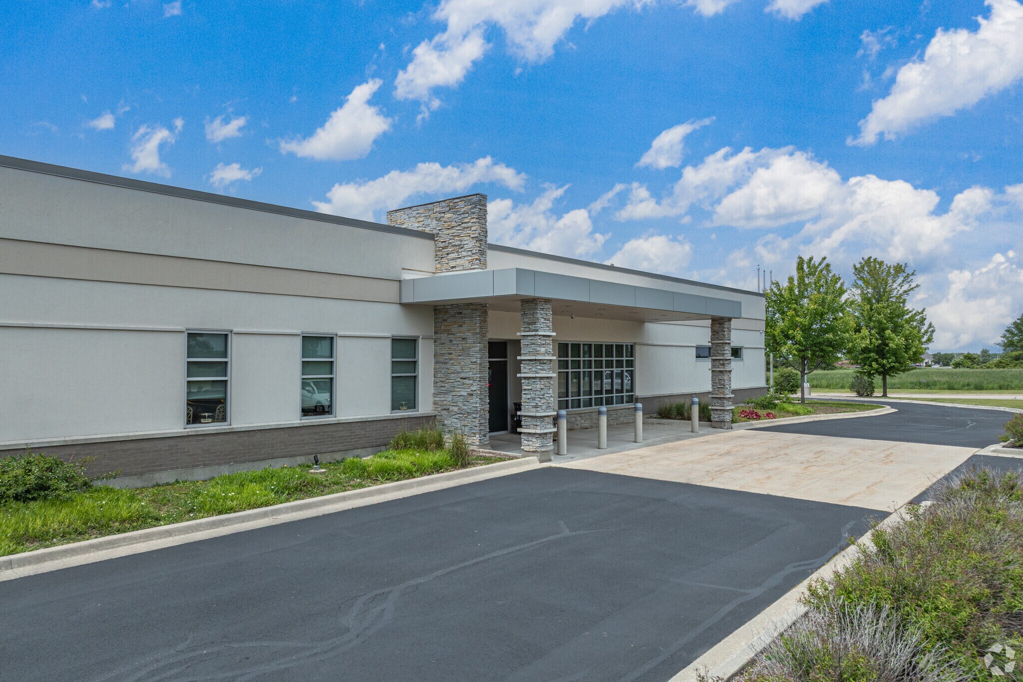 1630 Gateway Dr, Sycamore, IL à louer Photo principale– Image 1 sur 5