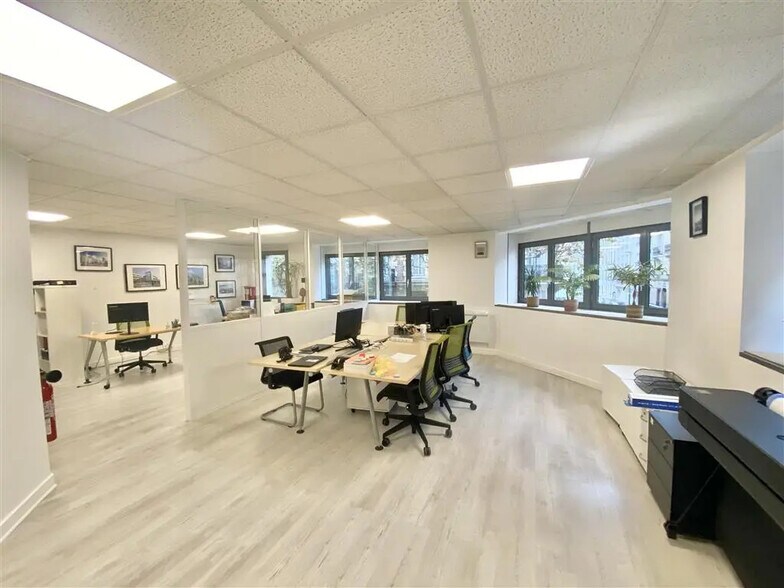 Bureau dans Boulogne-Billancourt à louer - Photo de l’immeuble – Image 1 sur 8