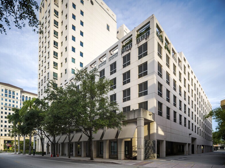 2800 Ponce de Leon Blvd, Coral Gables, FL à louer - Photo de l’immeuble – Image 2 sur 8