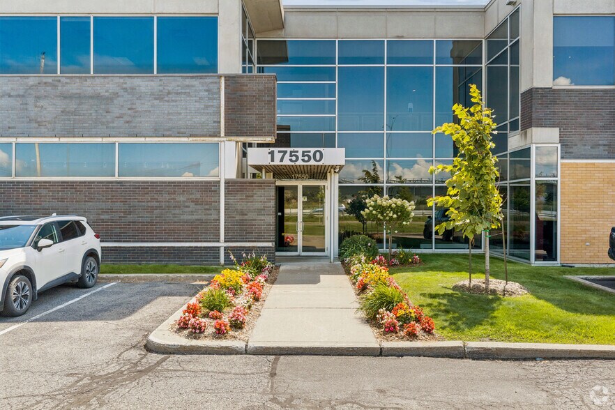 17550 Rte Transcanadienne, Montréal, QC à louer - Photo de l’immeuble – Image 3 sur 6