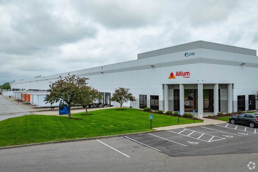 2100-2140 Global Way, Hebron, KY à louer - Photo de l’immeuble – Image 1 sur 5