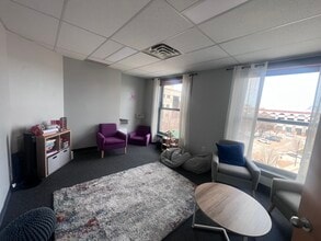 31 W Downer Pl, Aurora, IL à louer Photo intérieure– Image 2 sur 3