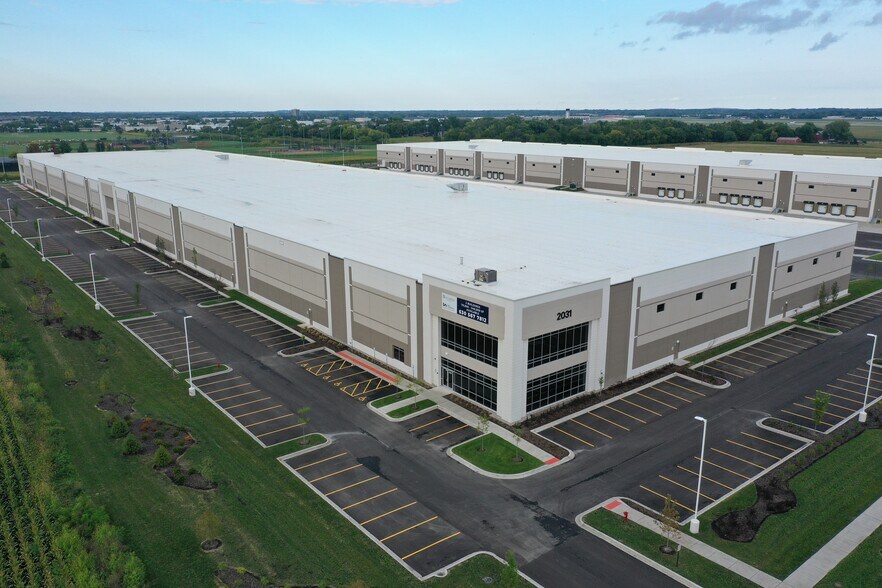 2031 Geneva Dr, Geneva, IL à louer - Photo de l’immeuble – Image 1 sur 14