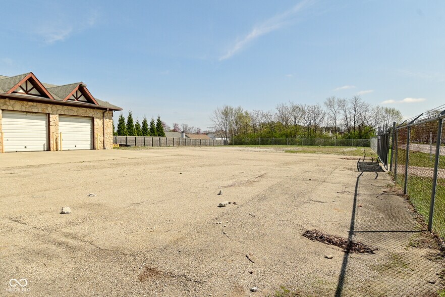 4976 W Smith Valley Rd, Greenwood, IN à vendre - Photo de l’immeuble – Image 2 sur 19