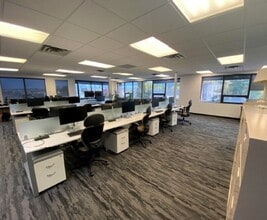 210 Colonnade Rd, Ottawa, ON à louer Photo intérieure– Image 2 sur 6