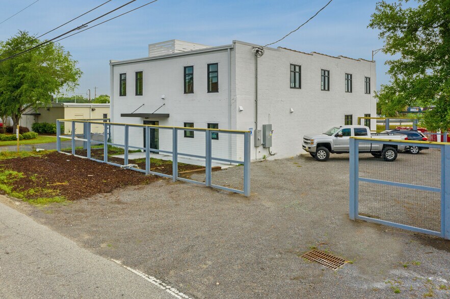 2837 Rivers Ave, Charleston, SC à louer - Photo de l’immeuble – Image 2 sur 31