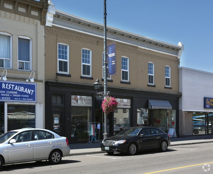 188-190 Raglan St S, Renfrew, ON à louer - Photo de l’immeuble – Image 3 sur 10