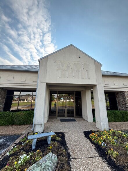 307 N Walton Blvd, Bentonville, AR à louer - Photo de l’immeuble – Image 2 sur 18