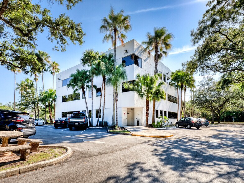 7880 N University Dr, Tamarac, FL à louer - Photo de l’immeuble – Image 3 sur 34
