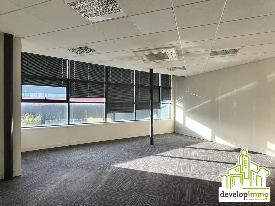 Bureau dans Hérouville-Saint-Clair à louer Photo de l’immeuble– Image 1 sur 11