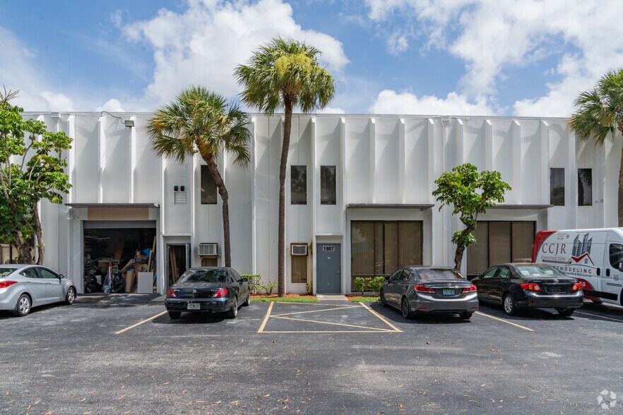 1901-1923 Mears Pky, Margate, FL à louer - Photo de l’immeuble – Image 3 sur 3